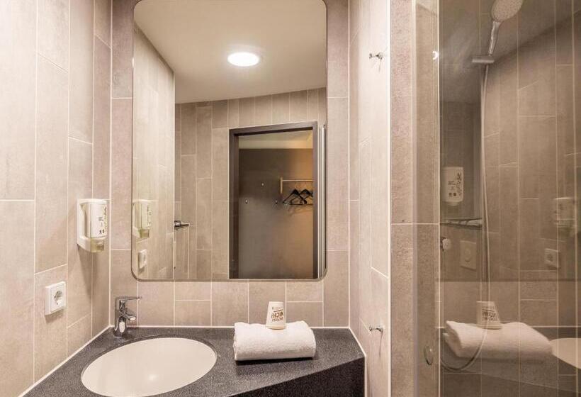 Номер Стандарт Трехместный, B&b Hotel Düsseldorf Airport