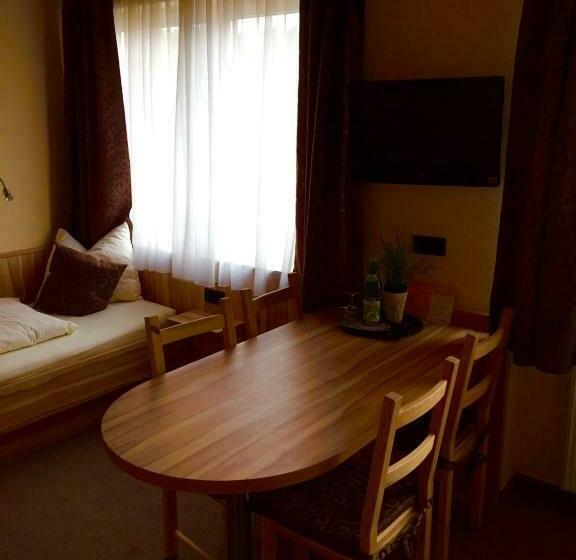 3-Bett-Standardzimmer, Weinhaus Kreuter