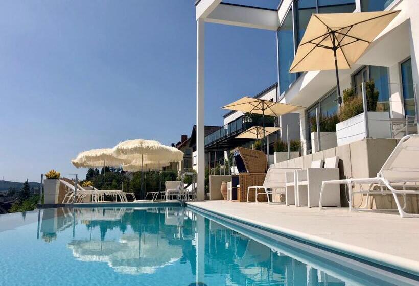 Полулюкс Вид на Бассейн, Weingut Aparthotel Olinger