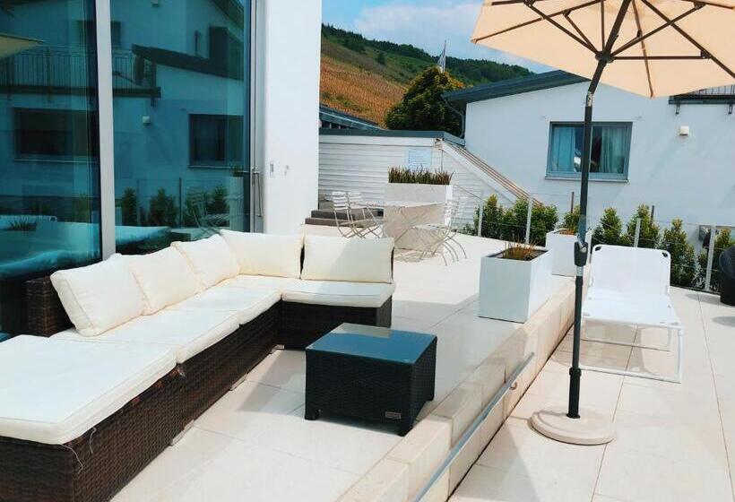 Полулюкс Вид на Бассейн, Weingut Aparthotel Olinger