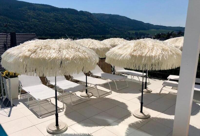 Полулюкс Вид на Бассейн, Weingut Aparthotel Olinger