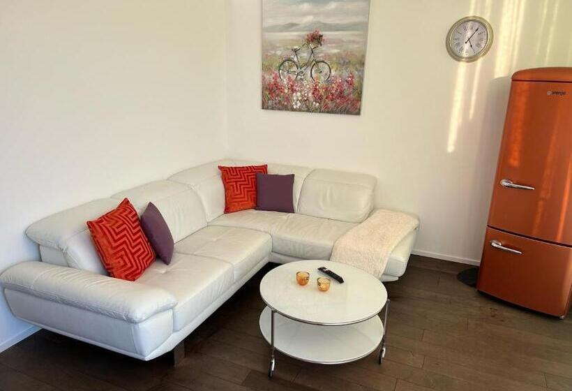 Апартаменты Deluxe с 1 спальней, с видом на бассейн, Weingut Aparthotel Olinger