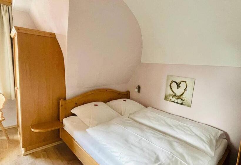 Номер Economy, Bayerischer Hof