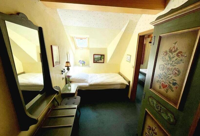 غرفة عائلية كلاسيكية, Bayerischer Hof