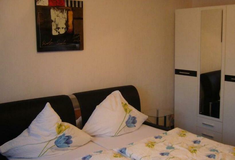 Quarto Triplo Estandar, Höfener Wirtshaus