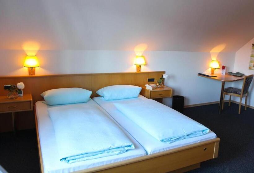 Quarto Triplo Estandar, Zum Bräu Toni