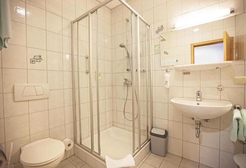 Quarto Triplo Estandar, Zum Bräu Toni