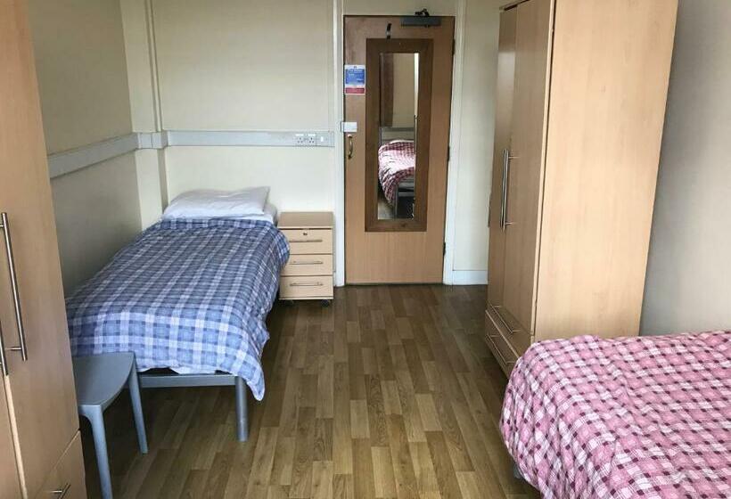 Кровать в Общей Комнате, Bowden Court