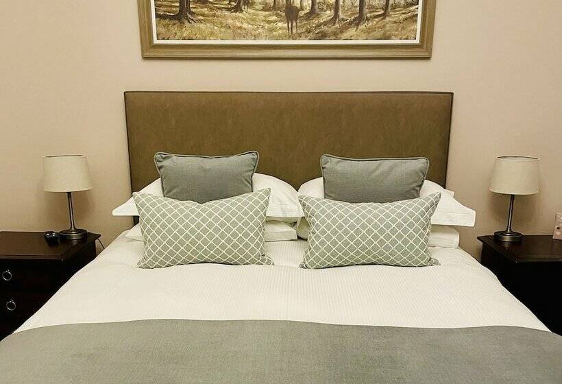 غرفة عائلية مطلّة علي الحديقة, West Plean House