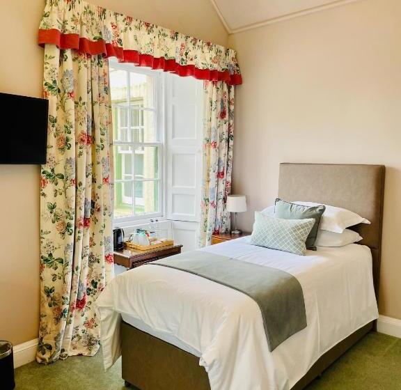 غرفة عائلية مطلّة علي الحديقة, West Plean House