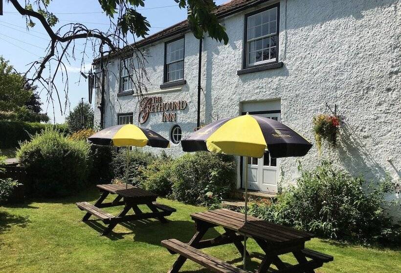 Семейный Номер, The Greyhound Inn