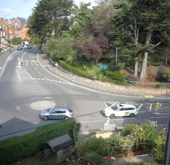غرفة أساسية, The Grove