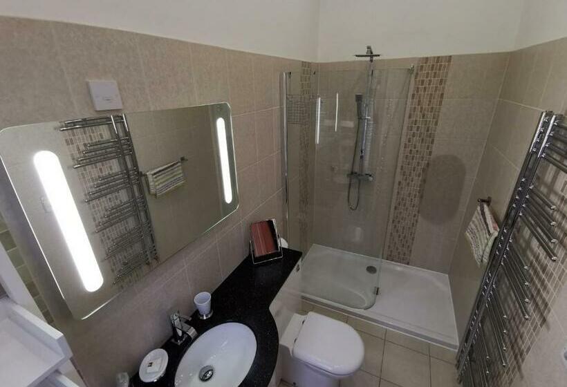 Номер Стандарт, Vale House