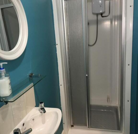 חדר בסיסי חדר אמבטיה משותף, Portrush Holiday Hostel Guesthouse
