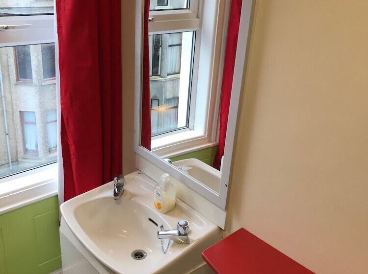חדר סטנדרט חדר אמבטיה משותף, Portrush Holiday Hostel Guesthouse