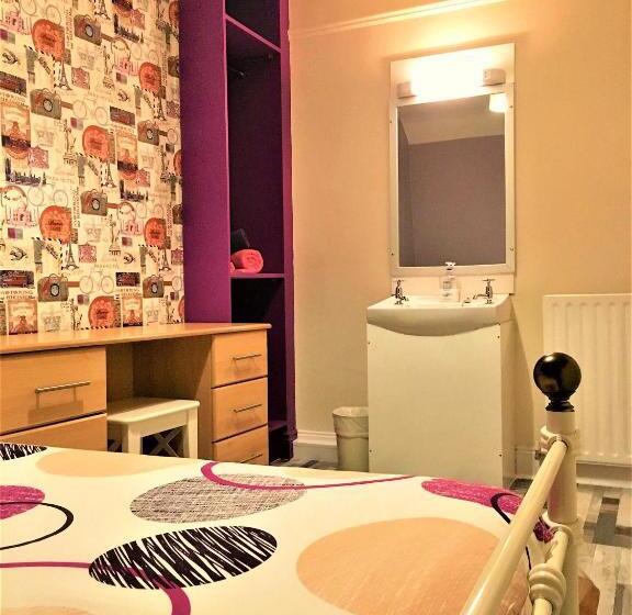 חדר בסיסי חדר אמבטיה משותף, Portrush Holiday Hostel Guesthouse