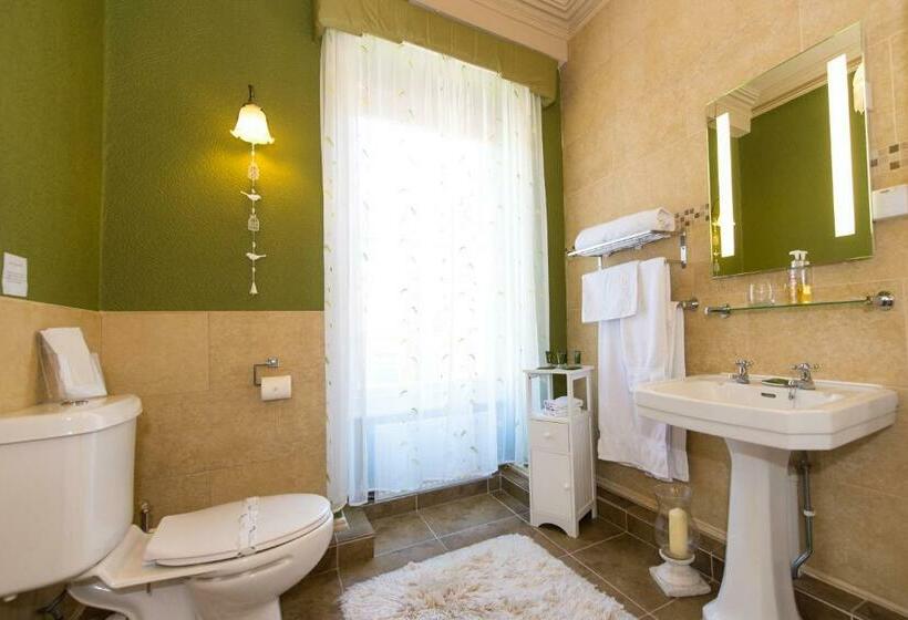 キングサイズベッドのスーペリアルーム, Victoria House Room Only Accommodation