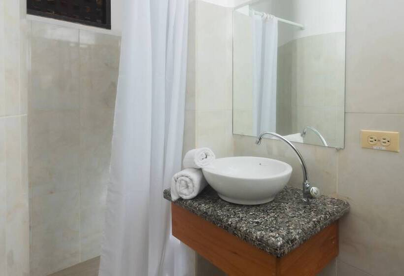 Трехместный Номер Комфорт, Hostal North Seymour