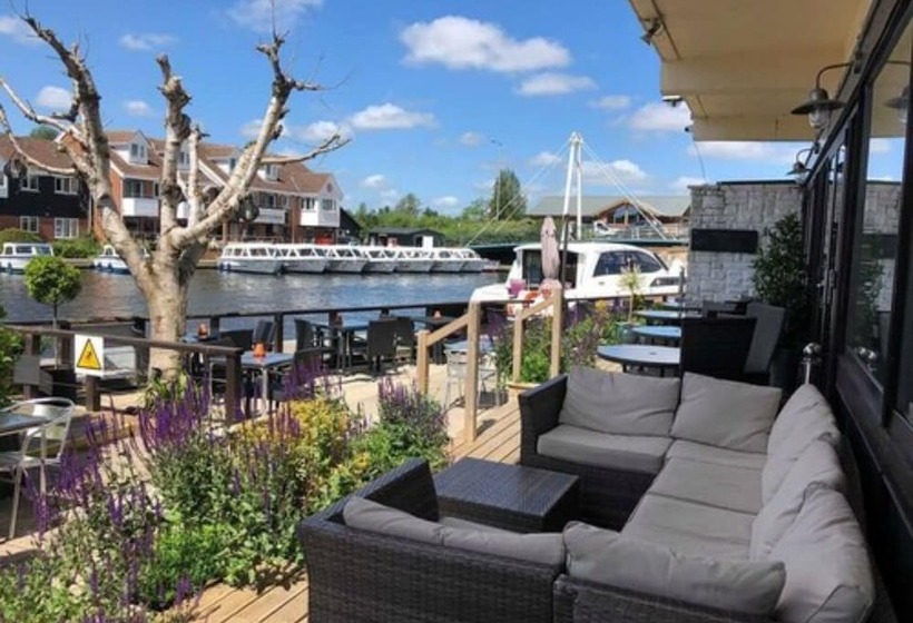スタンダードシングルルーム, Wroxham