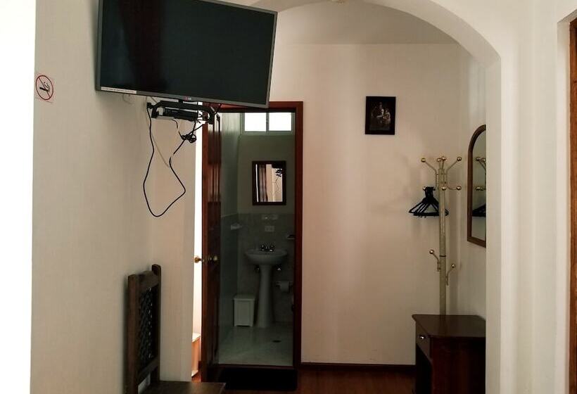 اتاق استاندارد یک نفره, Heritage Inn