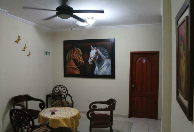 标准三人间, Hostal Rosa Mar