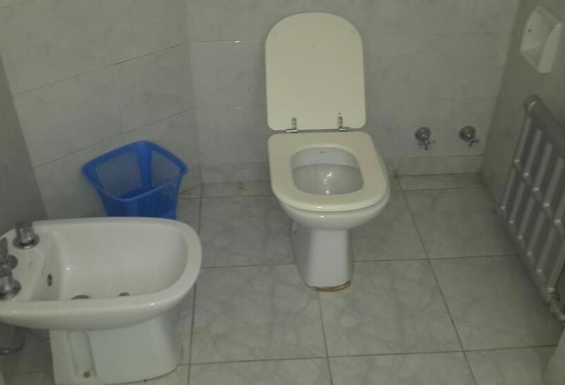 Habitación Triple Estándar, Diplomat