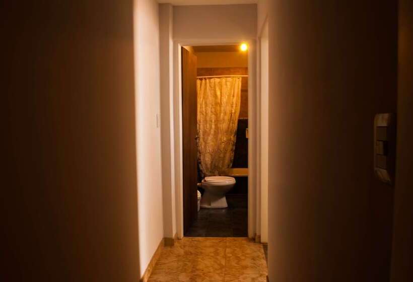 标准四人间共用浴室, Loica Hostel