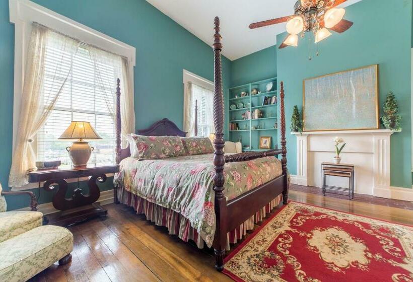 Люкс Deluxe Кровать Кинг, Bourbon Manor Bed & Breakfast Inn