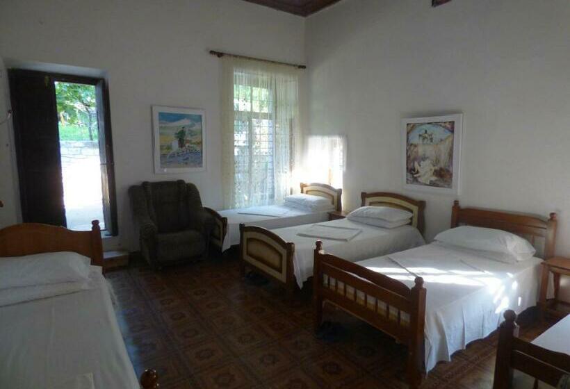 ルームシェアのワンベッド, Guesthouse & Hostel Lorenc