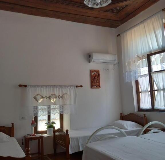 トリプルクラシックルーム, Guesthouse & Hostel Lorenc