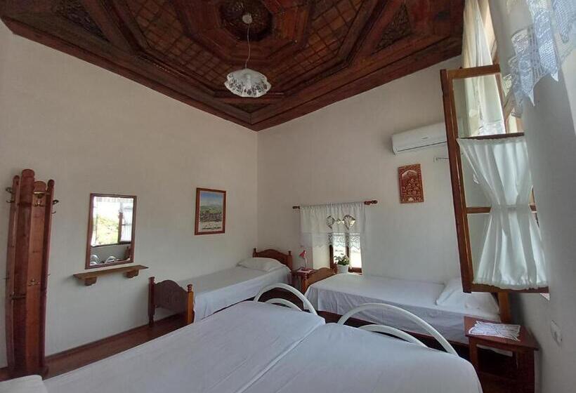 חדר קלאסי לשלושה, Guesthouse & Hostel Lorenc