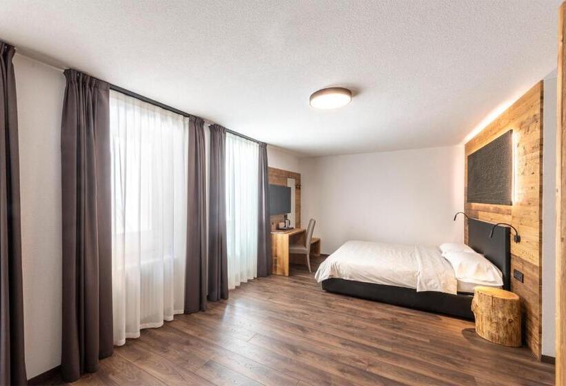 جناح جونيور مزوَّد بشرفة, Alpino Wellness & Spa