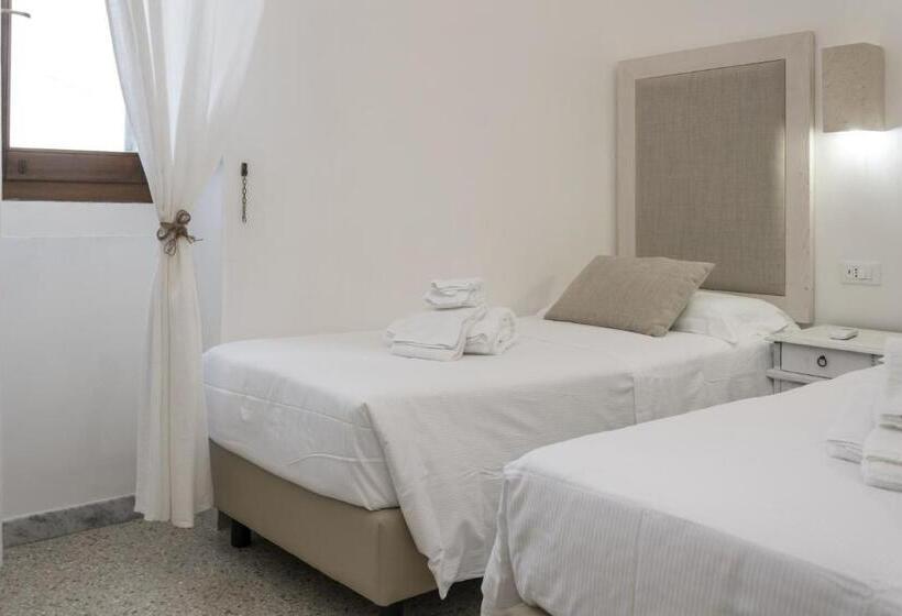 اتاق استاندارد سه نفره, Masseria Mazzetta Salento Corte Del Falconiere B&b
