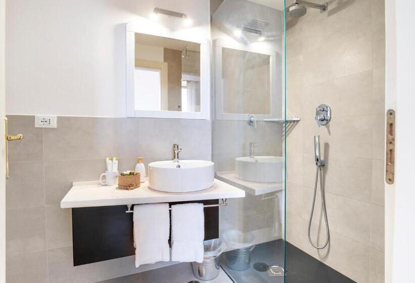 اتاق استاندارد سه نفره, Masseria Mazzetta Salento Corte Del Falconiere B&b