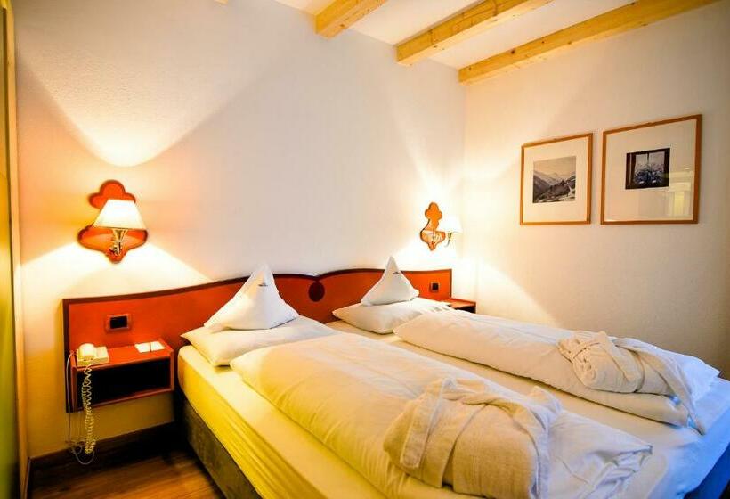 Номер Стандарт с Балконом, Parkhotel Tirolerhof