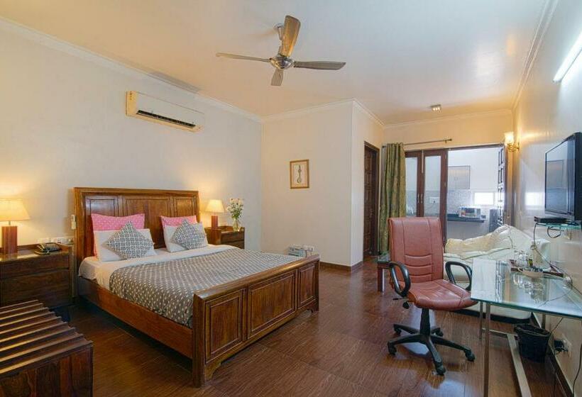 스탠다드 스튜디오, Perch Arbor Suites