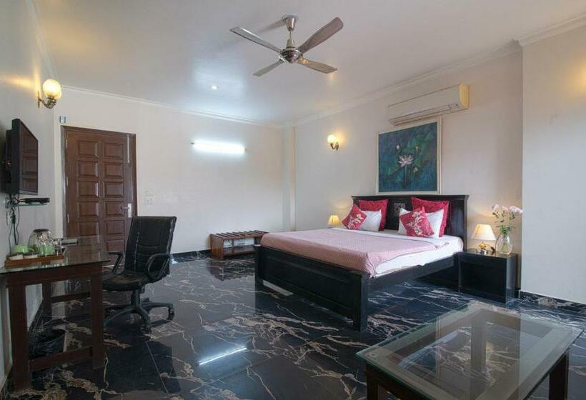 스탠다드 스튜디오, Perch Arbor Suites