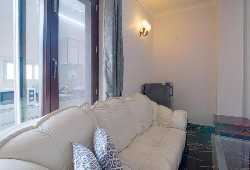 스탠다드 스튜디오, Perch Arbor Suites