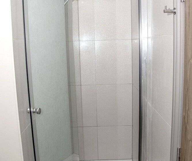 חדר בסיסי, Base Serviced Apartments  City Road