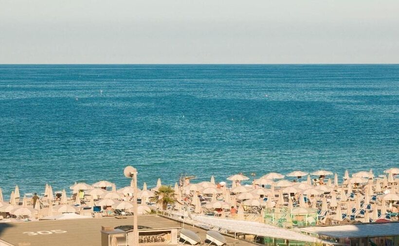 اتاق خانوادگی با چشم‌انداز دریا, Caraibi