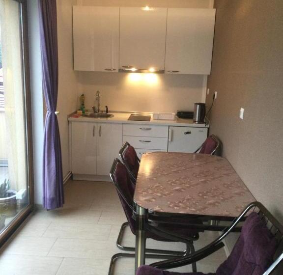 اتاق استاندارد سه نفره, Guest House ćiro