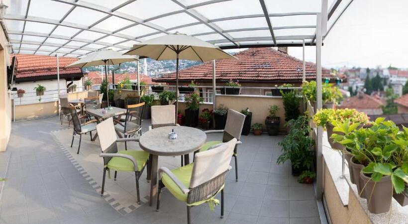 اتاق استاندارد سه نفره, Guest House ćiro