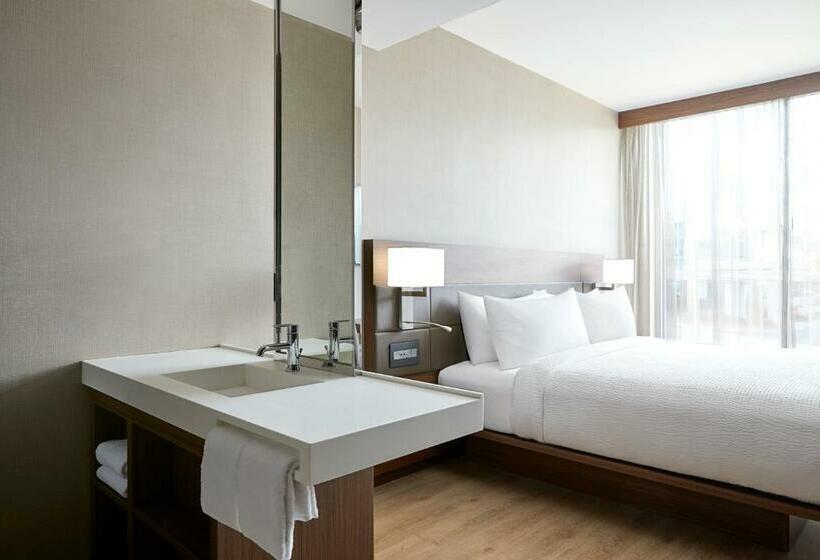 اتاق سوپریور با تخت بزرگ, Ac Hotel By Marriott Raleigh North Hills