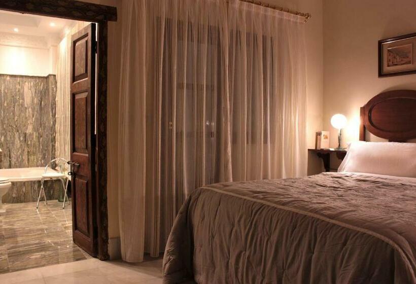 اتاق لوکس با وان آب گرم, Suite Comares