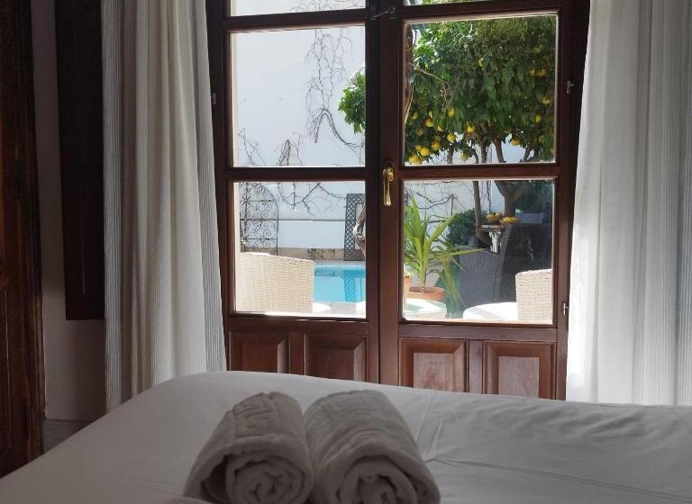 اتاق استاندارد, Suite Comares