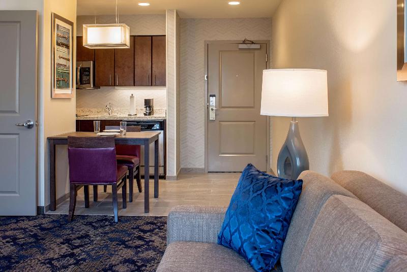 带大床的套房, Homewood Suites By Hilton New Orleans French Quarter