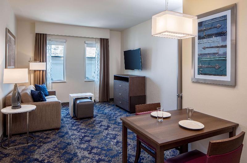 带大床的套房, Homewood Suites By Hilton New Orleans French Quarter