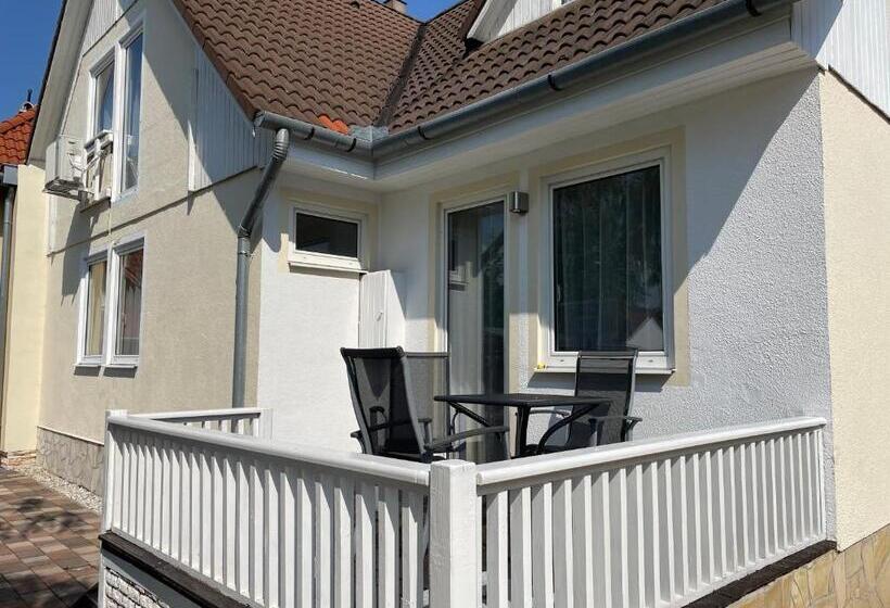 Quarto Familiar, Médea Apartman