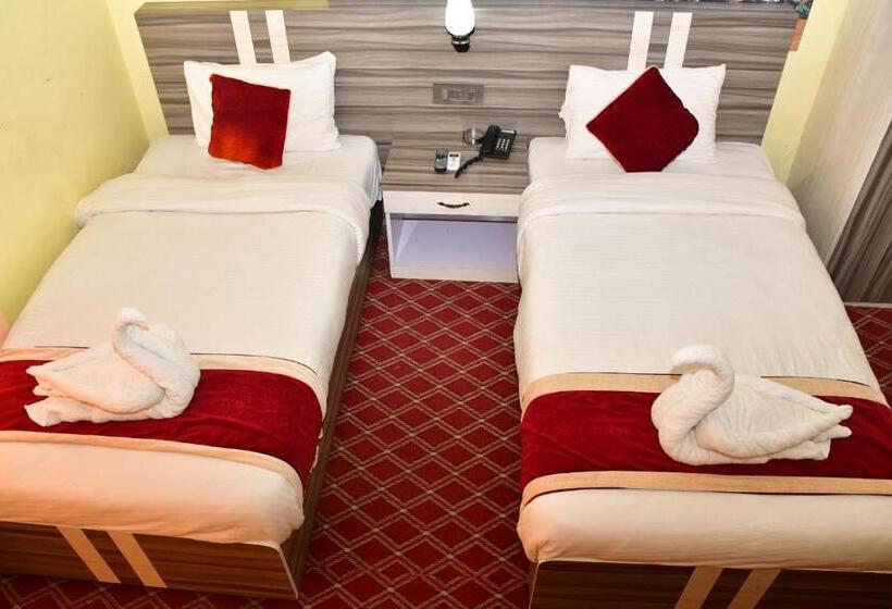اتاق کلاسیک سه تخته, Jiyan Hospitality Pvt.ltd