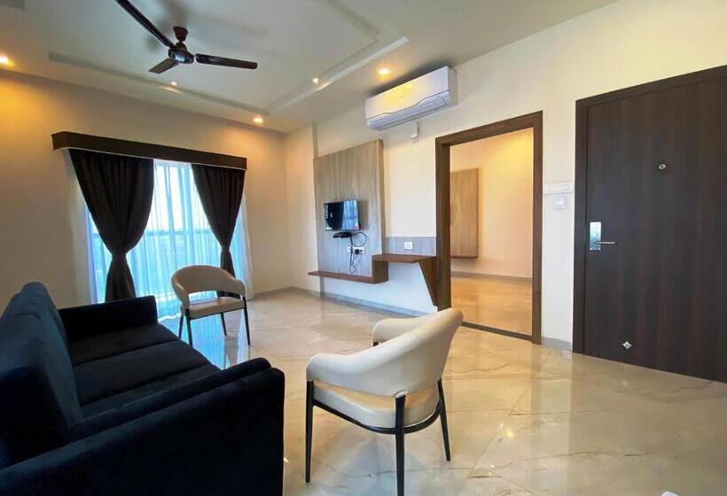 Люкс Вид на Город, The Grand Sarovar Inn And Suites